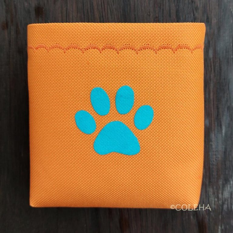 Taschentasche mit Pfote Gr. S - Orange / Hellblau